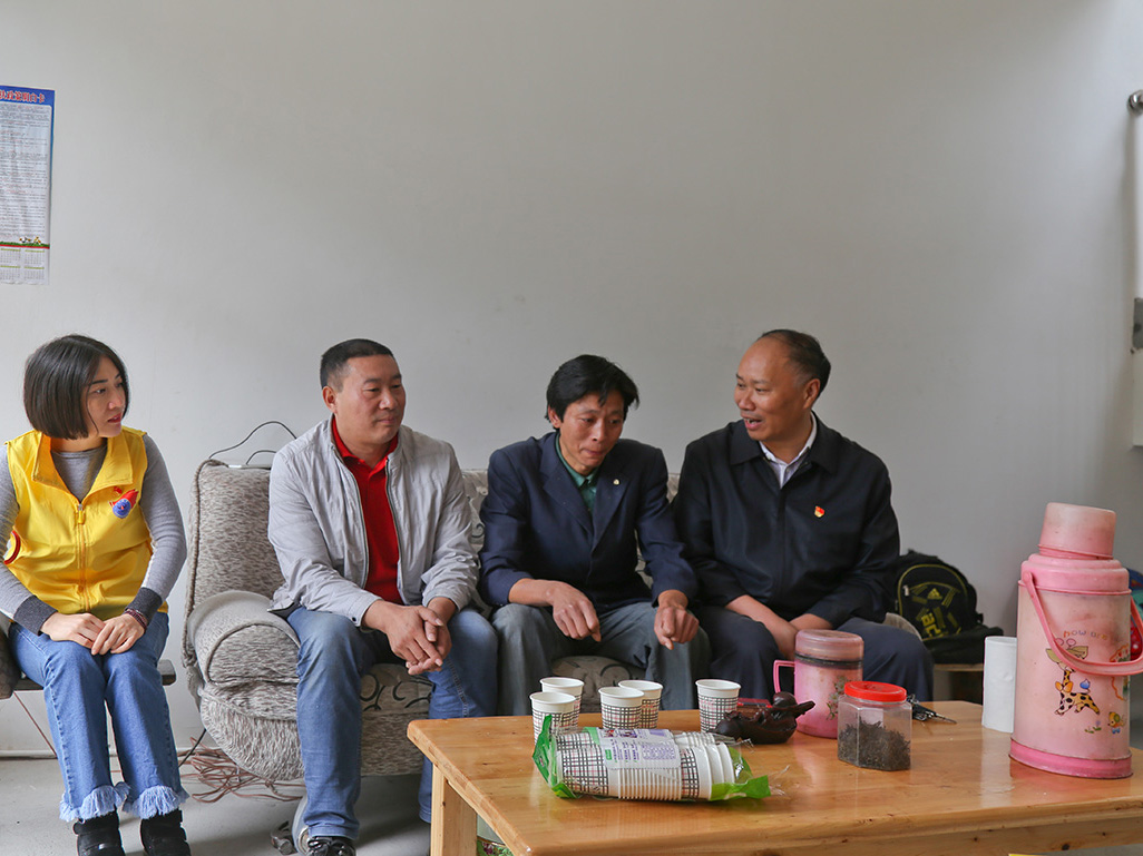 ���š��ɷݵ�ί����ǡ���ί��ǻƺ黪����ƶ��������ο��