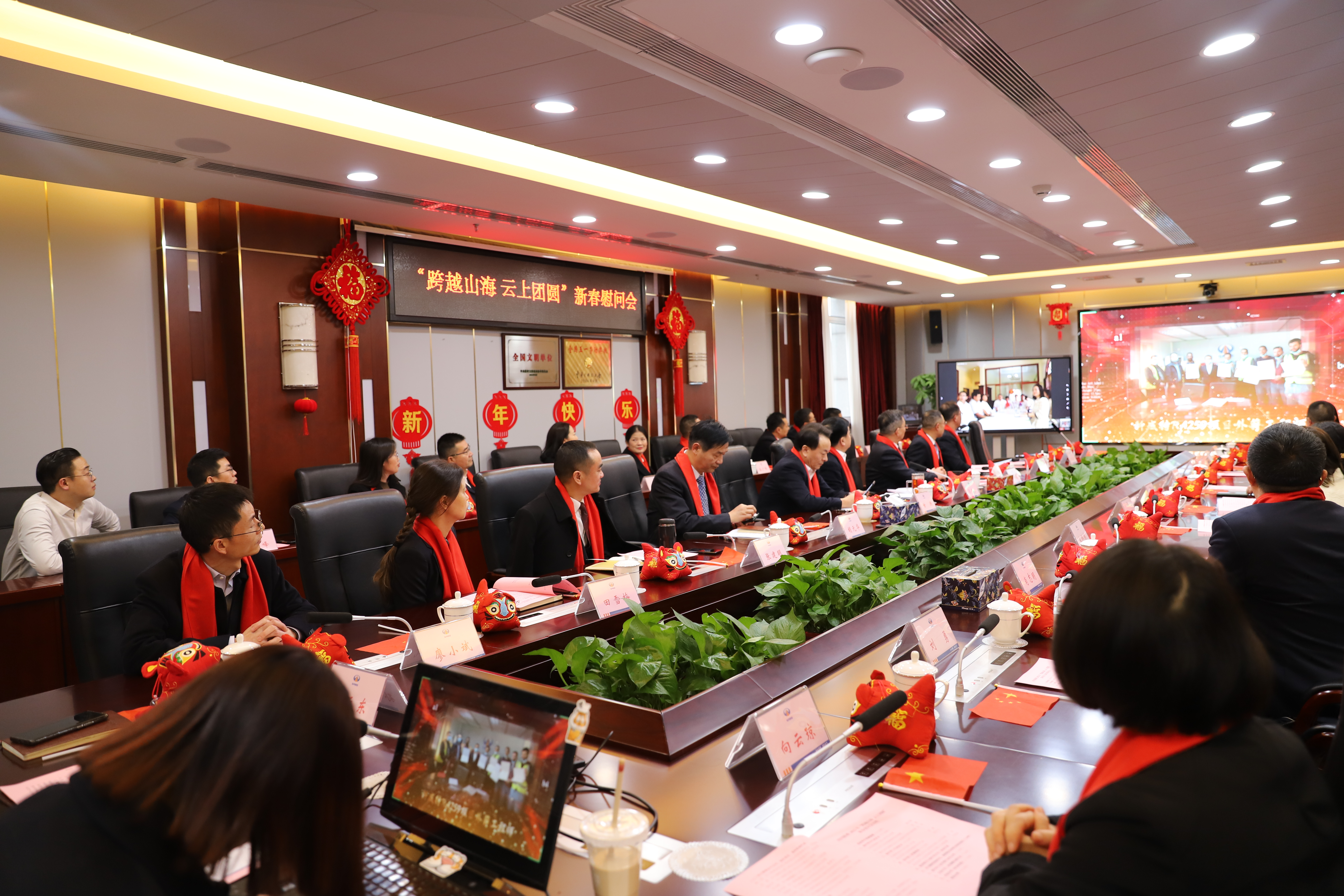 �پ��ƶ� | ����һ����Խɽ����ů�ľۻ�