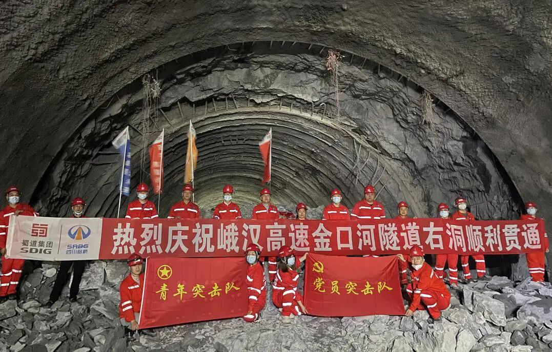 ���̶�̬ | �뺺���ٽ�ں���������ü�ˣ��Ҷ�˳������