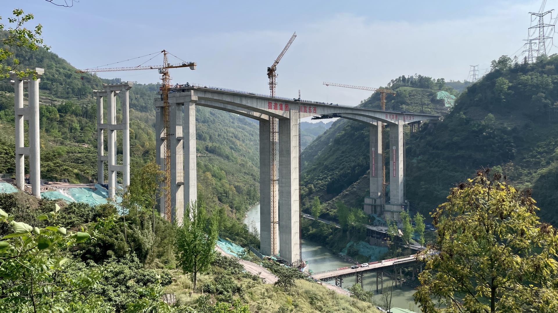 ���ܽ�����ʱ���������ٽ������ߺӴ���˫��˳������