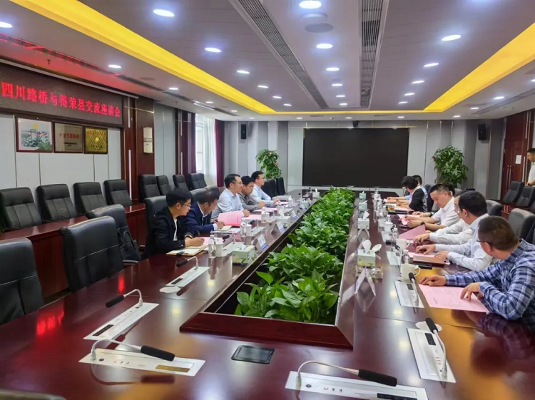 �Ĵ�pg�齫����app������ίίԱ��pg�齫����app�������ŵ�ί��ǡ����³��ź�������������ݵ�������̸