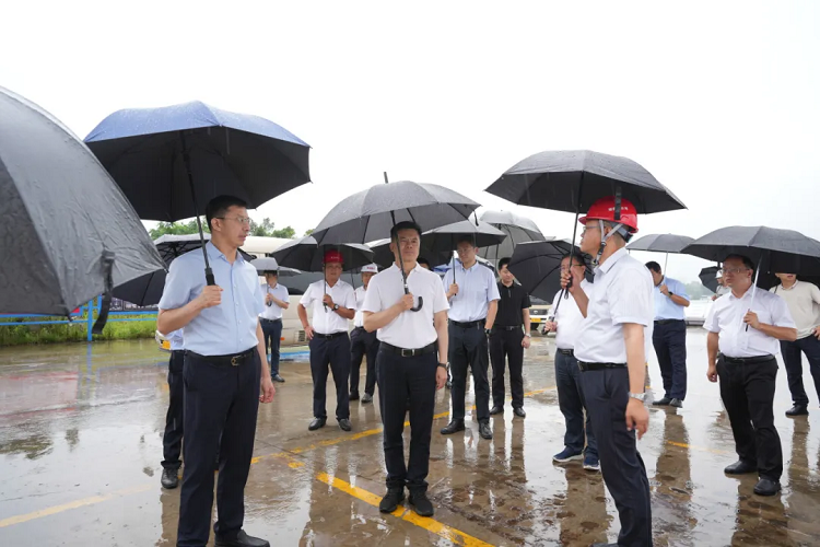 �Ĵ�ʡ�������������鳤��ʡ��·��������������һ�и�¡����·¡������ܸ��¹��̿�չ��Ŀ����